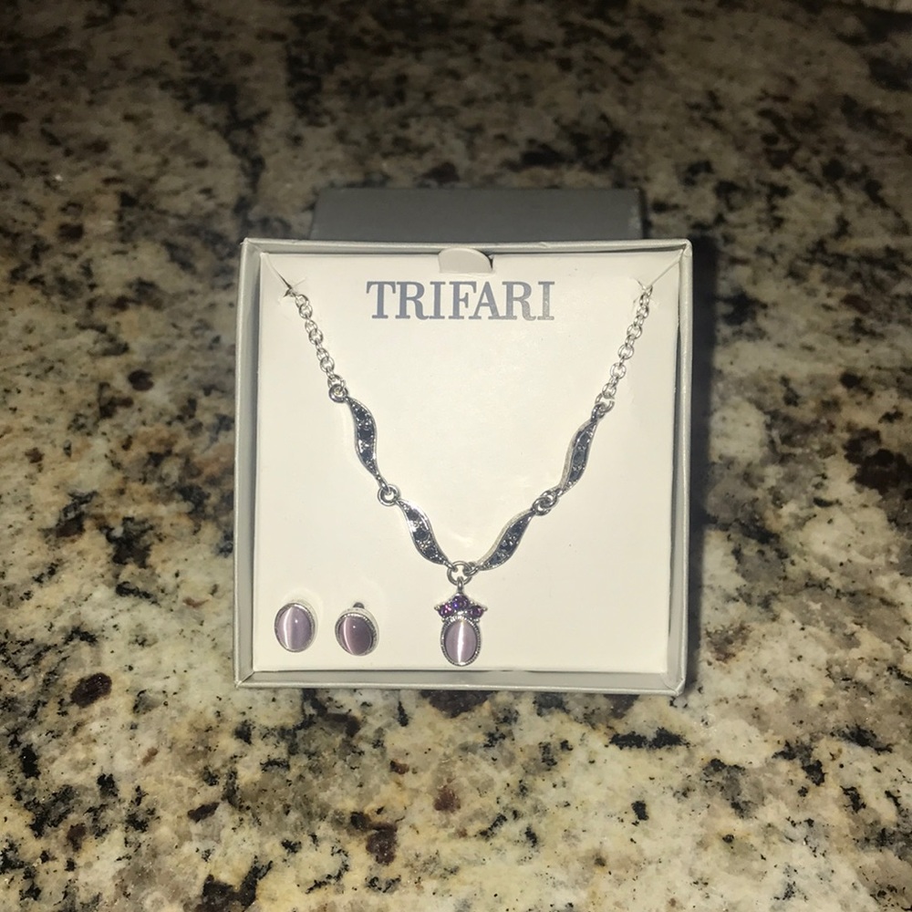 New in box. Purple necklace/earrings set
